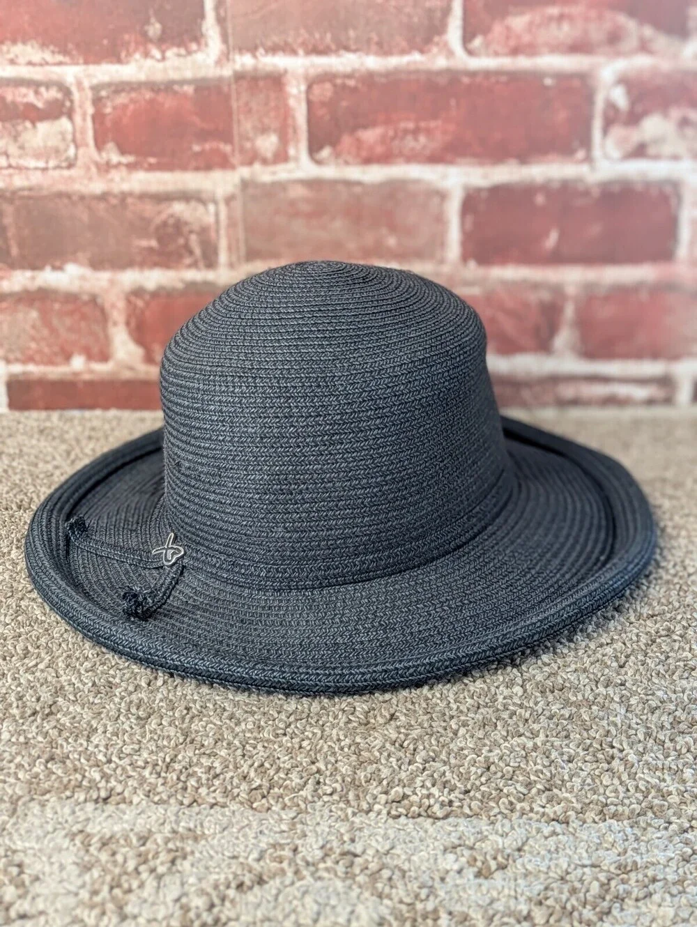 Betmar New York Womens Woven Straw Sun Hat Charcoal Grey Wide Brim Cloche